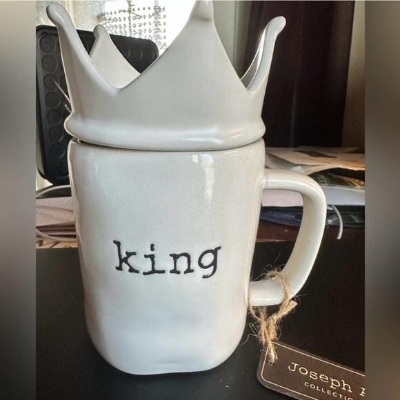 “King” white ceramic mug with crown topper by Joseph A. Collection. 21 oz - Picture 1 of 3